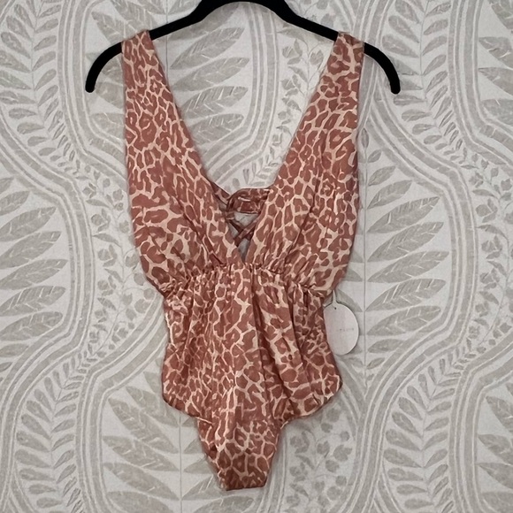 NWT TORI PRAVER Plunge Neckline One-piece - Picture 6 of 9